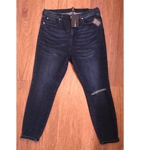 👖✨Dark wash ankle cut skinny jeans size 14